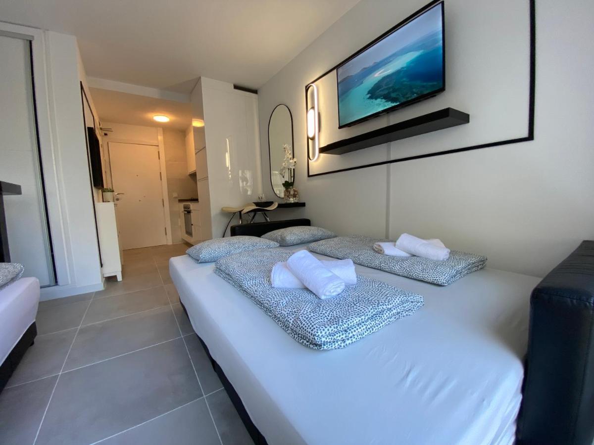 Modern Sea View Studio In Benal Beach Benalmádena Esterno foto