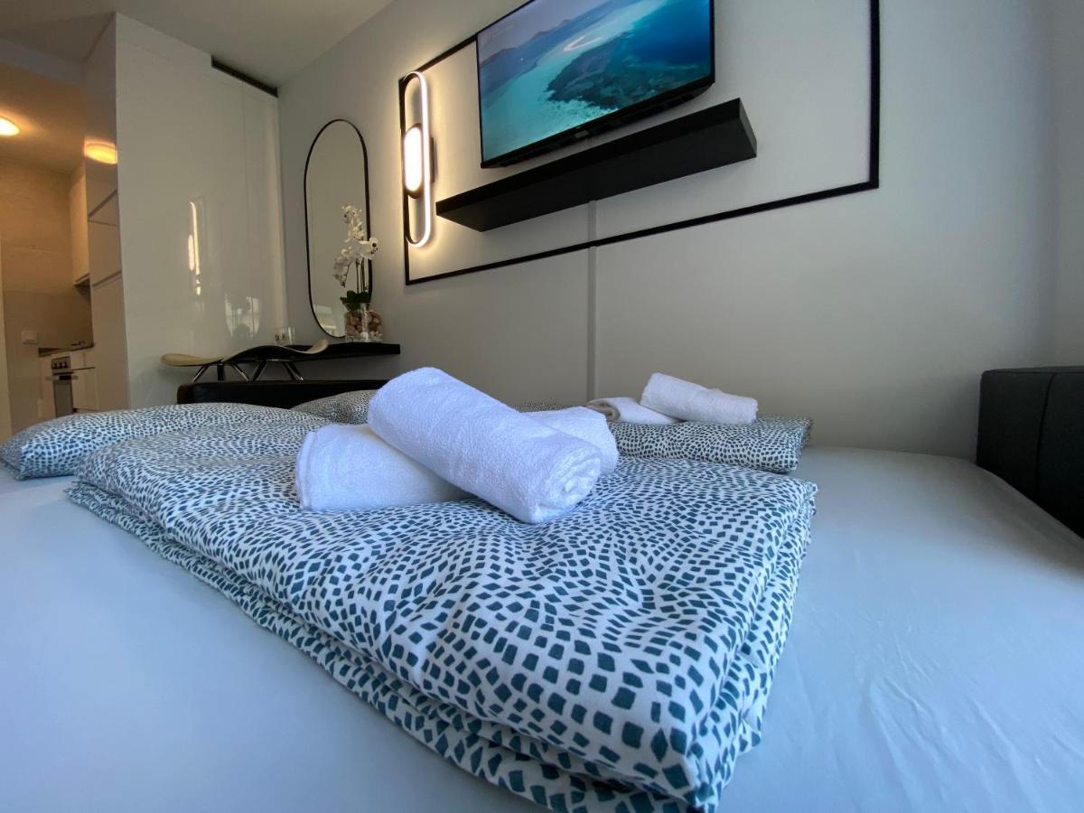 Modern Sea View Studio In Benal Beach Benalmádena Esterno foto